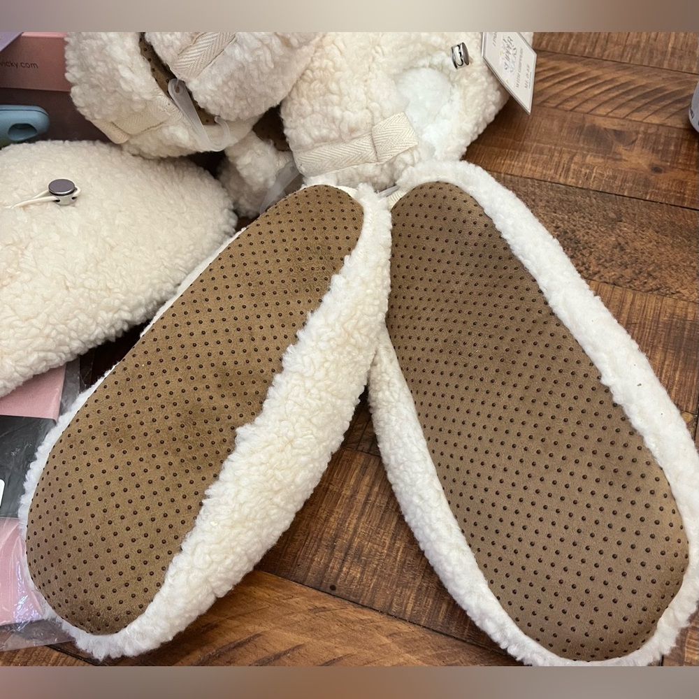 NWT Target Cozy Slipper Socks w Grip Faux Fur Shearling Off White - Picture 4 of 9